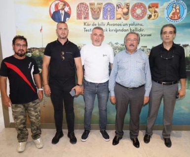 Hemşehrilerimiz Oğuz Doğru, Erdem Akcan, Ahmet Yerlikaya ve İlgar Baharlu Belediye Başkanımız Mustafa Kenan Sarıtaş'ı makamında ziyaret ettiler, nazik ziyaretleri için teşekkür ederiz.