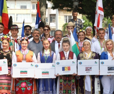 Uluslararası Avanos-Kapadokya Dünya Halk Dansları Festivaline Katılan Ülkelerin Dans Grupları Belediye Başkanımızı Ziyaret Etti