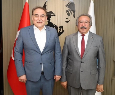 Önceki Dönem Nevşehir Milletvekili Sn. Yücel Menekşe ile Sn. Halil Doğan Belediye Başkanımıza hayırlı olsun ziyaretinde bulundular.