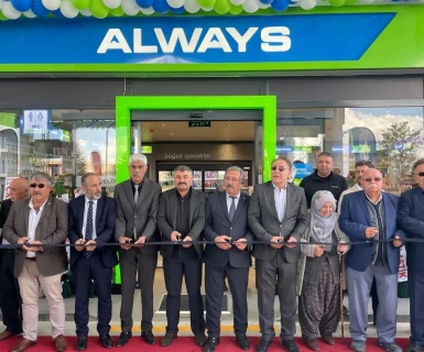 Belediye Başkanımız Mustafa Kenan SARITAŞ, Ankara - Kayseri yolu üzeri Çalış Kasabamızda faaliyete başlayan Azimli Petrol isimli işyerinin açılış törenine katıldı.