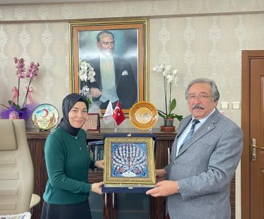 Belediye Başkanımız Mustafa Kenan Sarıtaş, Nevşehir Çevre ve Şehircilik İl Müdürü Yasemin Demirörs'ü makamında ziyaret etti, Sn. Demirörs'e nazik kabulleri için teşekkür ederiz.