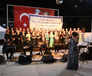 10 farklı koronun katılım sağladığı "7.Uluslararası Türk Müziği Korolar Festivali" Konseri Amfi Tiyatro'da Avanoslu müzik severlerin katılımı ile gerçekleşti.