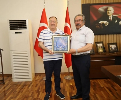Belediye Başkanımız, Nevşehir Ticaret ve Sanayi Odası Başkanı Sn. Arif Parmaksız'ı makamında ziyaret etti.