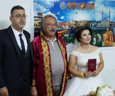 Belediye Başkanımız Mustafa Kenan Sarıtaş, belediye personelleri Yaşar Göçmen ve Buket Balta’nın nikahlarını kıydı.