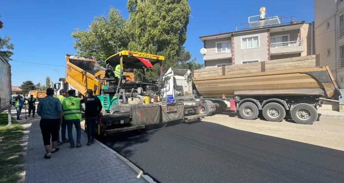 Belediye Başkanımız Mustafa Kenan SARITAŞ Zelve Caddesi hastane kavşağında devam eden sıcak asfalt çalışmasını yerinde inceledi.