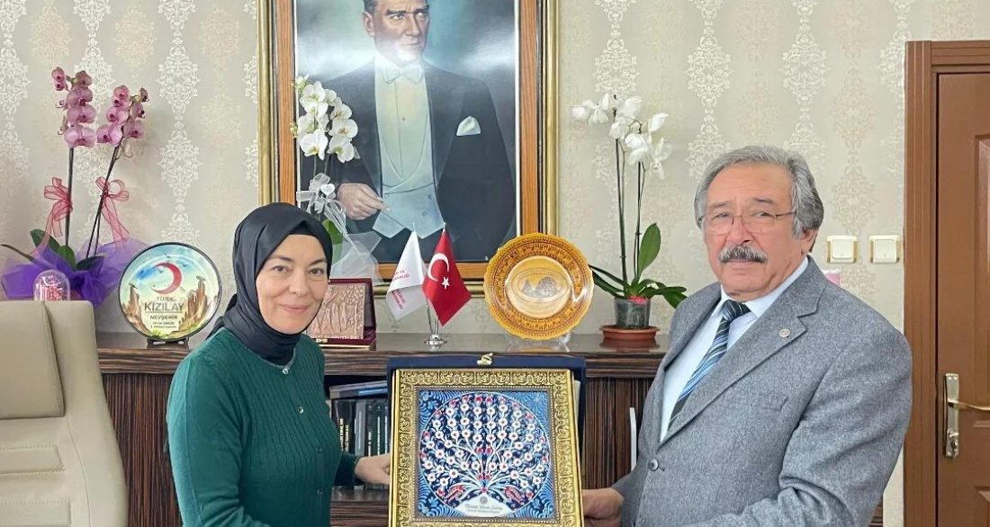 Belediye Başkanımız Mustafa Kenan Sarıtaş, Nevşehir Çevre ve Şehircilik İl Müdürü Yasemin Demirörs'ü makamında ziyaret etti, Sn. Demirörs'e nazik kabulleri için teşekkür ederiz.